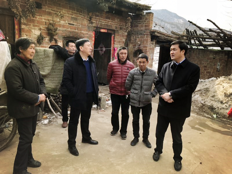 民建“組團(tuán)”慰問，企業(yè)送溫暖到家