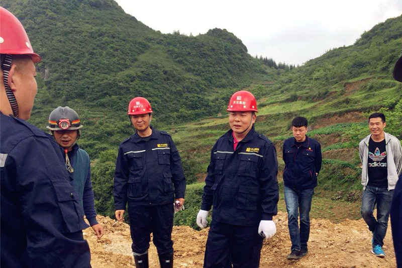 集團(tuán)領(lǐng)導(dǎo)深入貴州開元一線視察工作